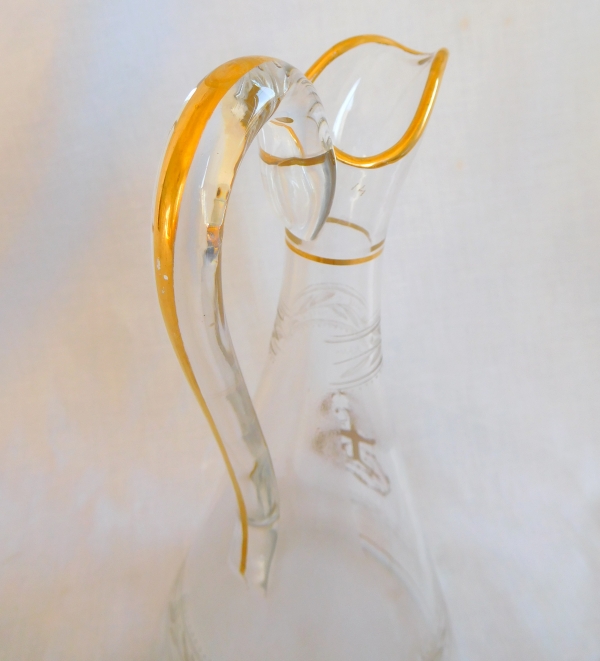 Luxueuse aiguière carafe à vin en cristal de Baccarat gravé et doré, monogramme SL