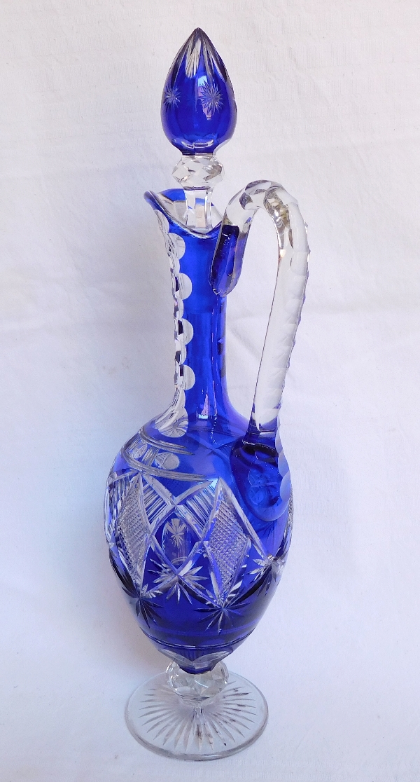 Aiguière ou carafe en cristal de Saint Louis, cristal taillé overlay bleu