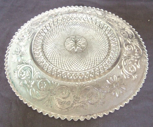 Assiette en cristal de Baccarat, modèle Arabesques