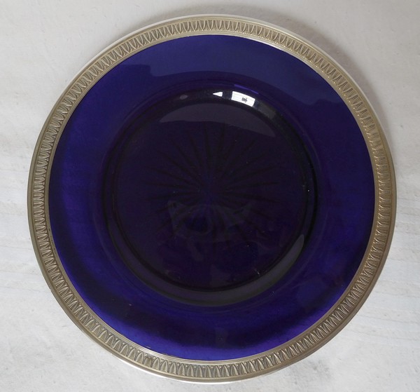 Assiette en cristal de Baccarat bleu cobalt cerclée d'argent massif (vermeil), poinçon Minerve