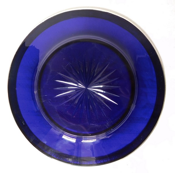 Assiette en cristal de Baccarat bleu cobalt cerclée d'argent massif (vermeil), poinçon Minerve