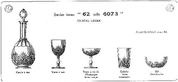 Petite assiette en cristal de Baccarat, cristal overlay bleu, modèle à palmettes, modèle Douai