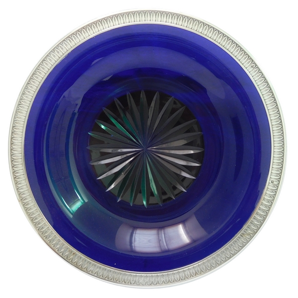 Plat en cristal de Baccarat bleu cobalt monté argent massif, style Empire, poinçon Minerve