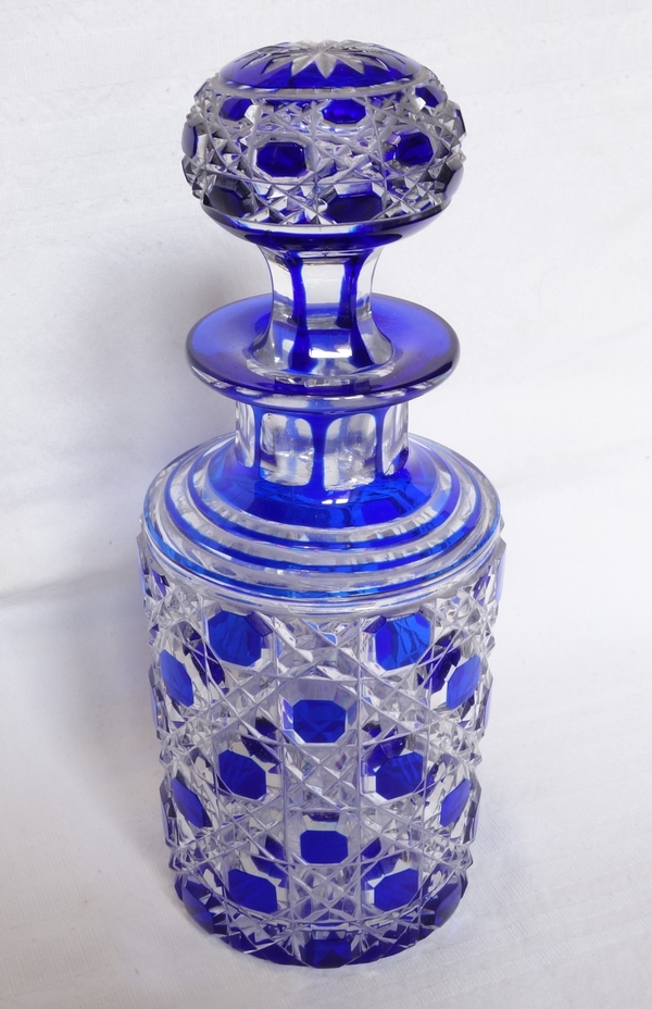 Grand flacon de toilette en cristal de Baccarat, modèle Diamants Pierreries doublé bleu - 19,5cm