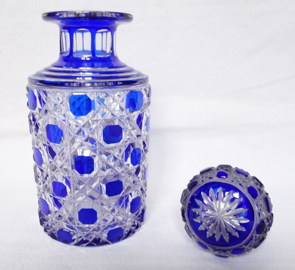 Grand flacon de toilette en cristal de Baccarat, modèle Diamants Pierreries doublé bleu - 19,5cm