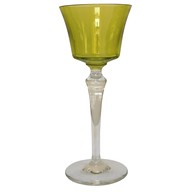 Verre à vin du Rhin en cristal de Baccarat vert chartreuse, modèle Piccadilly non taillé