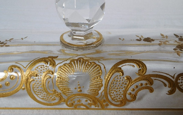 Boîte à brosses en cristal de Baccarat, modèle Louis XV rehaussé à l'or fin