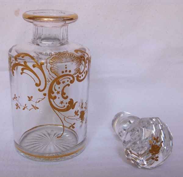 Flacon à parfum en cristal de Baccarat, modèle Louis XV rehaussé à l'or fin - 14cm