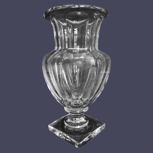 Vase Médicis en cristal de Baccarat, modèle Malmaison, signé