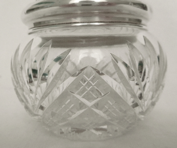 Boîte à poudre en cristal de Baccarat taillé, couvercle en argent massif et vermeil