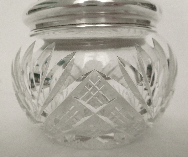 Boîte à poudre en cristal de Baccarat taillé, couvercle en argent massif et vermeil