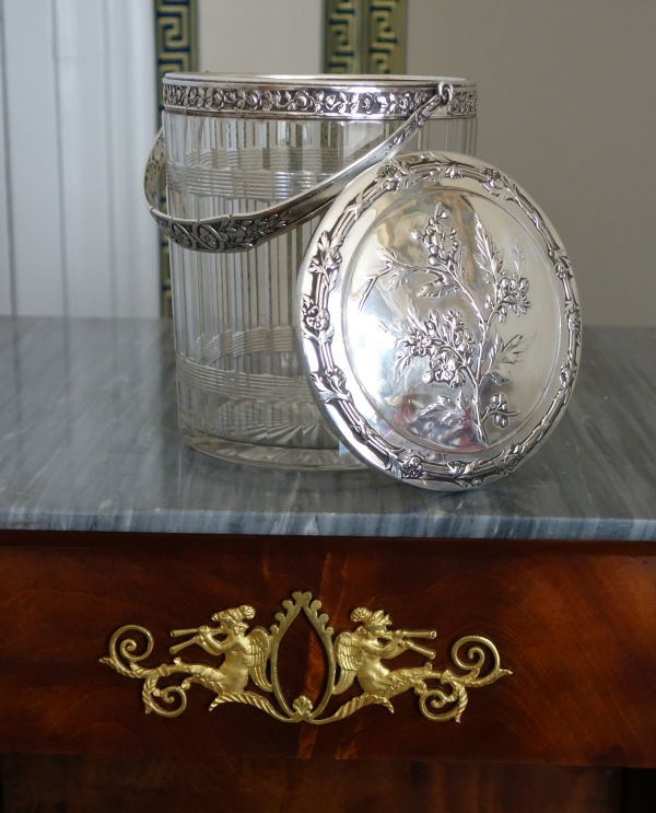 Boîte à biscuits en cristal de Baccarat et argent massif, poinçon Minerve