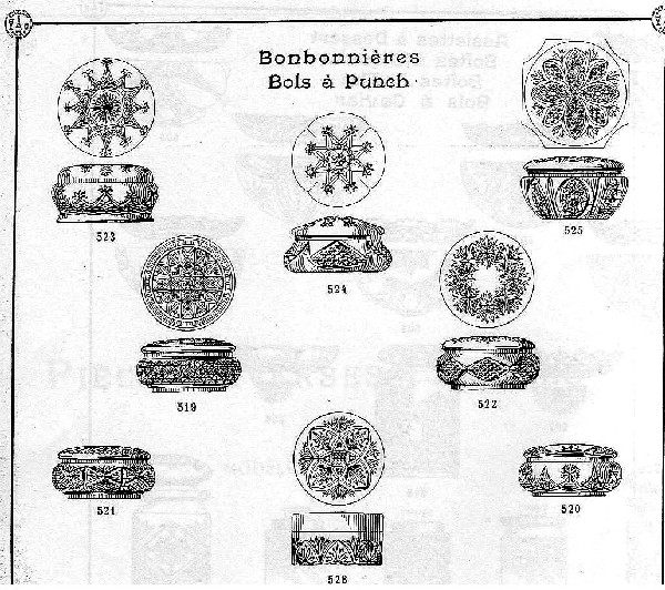 Bonbonnière en cristal de Baccarat gravé doré de style Louis XV