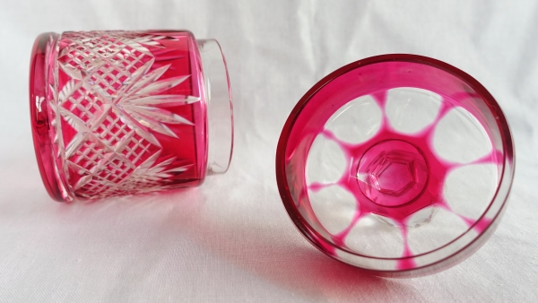 Boîte à poudre en cristal de Baccarat, cristal overlay rouge rose, modèle Douai - étiquette papier