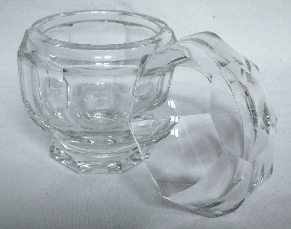 Boîte à poudre en cristal de Baccarat modèle Malmaison - 13cm - signé