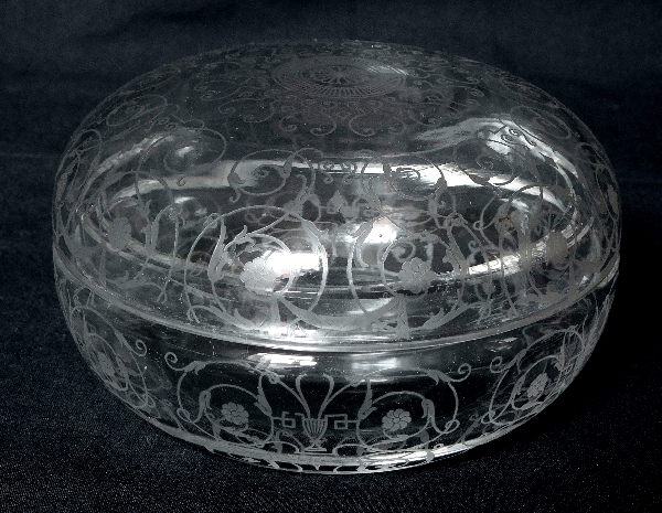 Baccarat crystal powder box or candy box, Michelangelo pattern