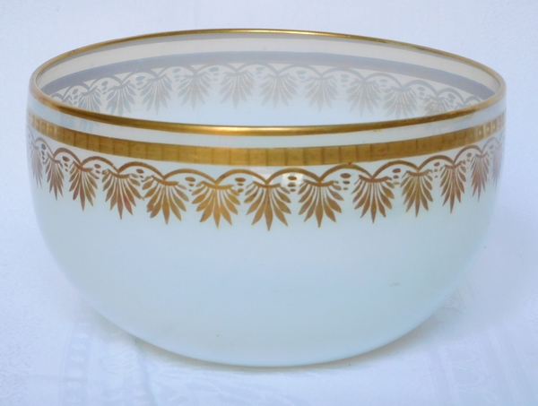 Empire style opaline bowl enhanced with fine gold, 19th century circa 1830