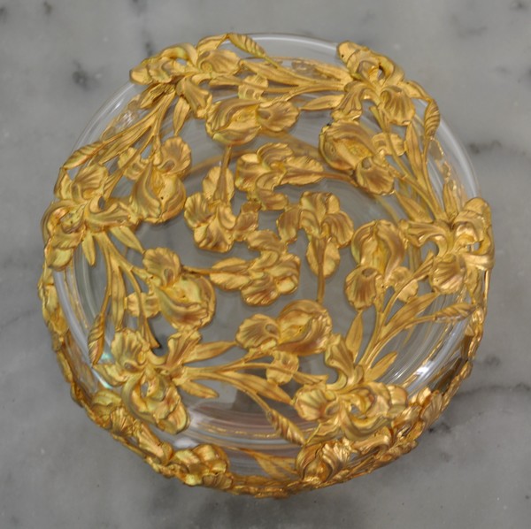 Bonbonnière en cristal de Baccarat, monture en bronze doré, époque Art Nouveau