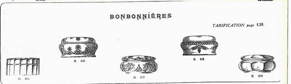 Bonbonnière en cristal de Baccarat, monture en bronze doré, époque Art Nouveau