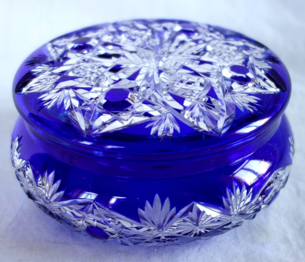 Bonbonnière en cristal de Baccarat taillé overlay bleu - étiquette papier