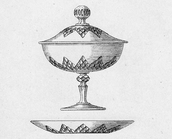 Boîte - bonbonnière en cristal de Baccarat taillé, monture en laiton doré