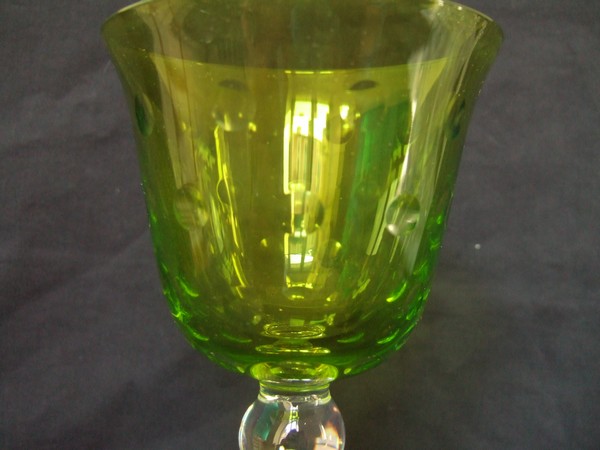 Verre à vin du Rhin - Roemer - en cristal de St Louis, modèle Bubbles vert olive - chartreuse NEUF