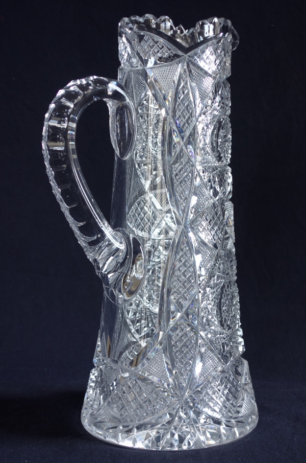 Canette, broc, carafe en cristal de Baccarat richement taillé vers 1900
