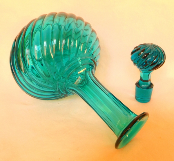 Carafe en cristal de Baccarat, modèle Bambou, rare version bleu turquoise - vers 1880