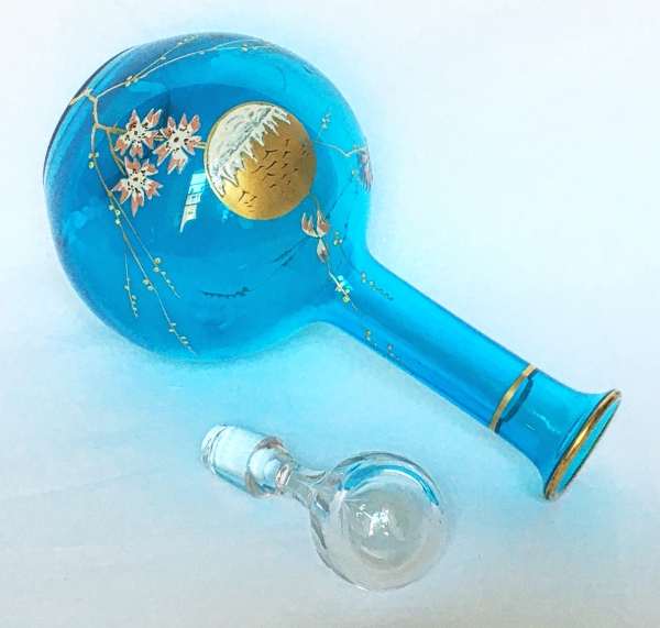 Carafe à vin en cristal de Baccarat japonisante, cristal bleu turquoise émaillé & doré vers 1890