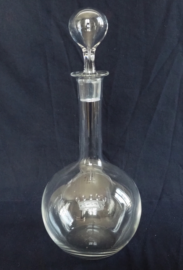 Baccarat crystal wine bottle / decanter engraved with a crown of Baron - 27.5cm