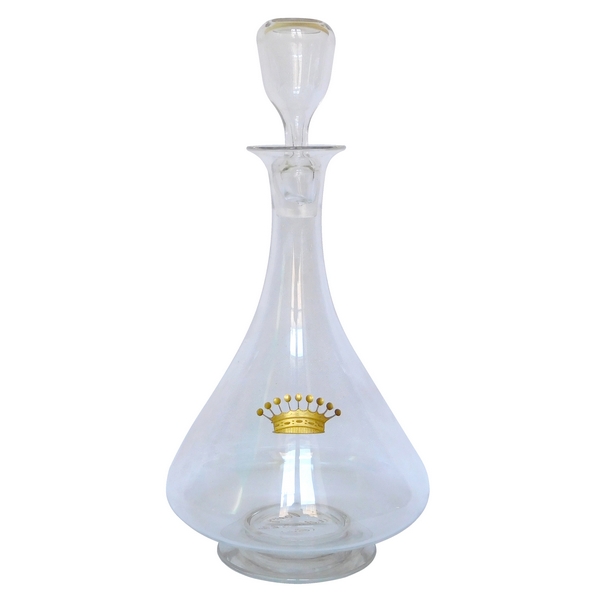 Carafe en cristal de Baccarat, couronne de comte gravée et dorée à l'or fin