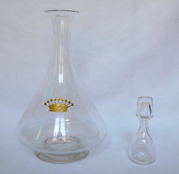 Carafe en cristal de Baccarat, couronne de comte gravée et dorée à l'or fin