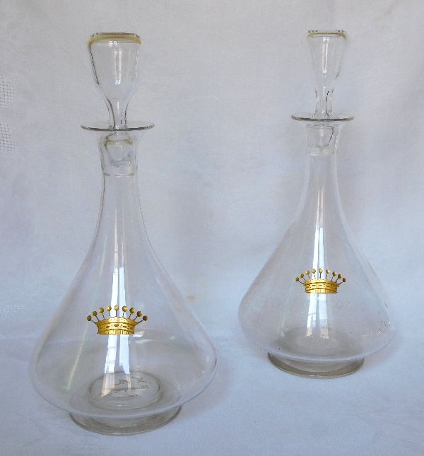 Carafe en cristal de Baccarat, couronne de comte gravée et dorée à l'or fin