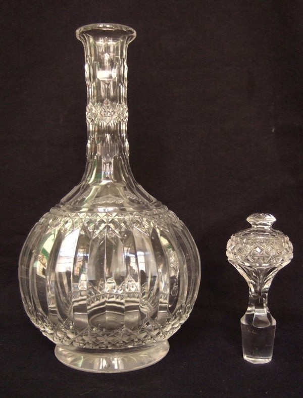 Carafe en cristal de Baccarat, étiquette papier, qualité musée