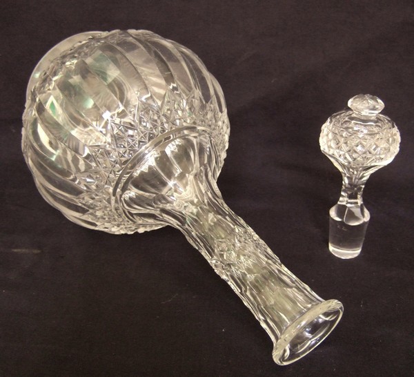 Carafe en cristal de Baccarat, étiquette papier, qualité musée