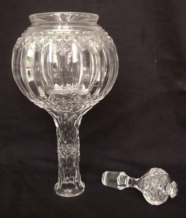 Carafe en cristal de Baccarat, étiquette papier, qualité musée