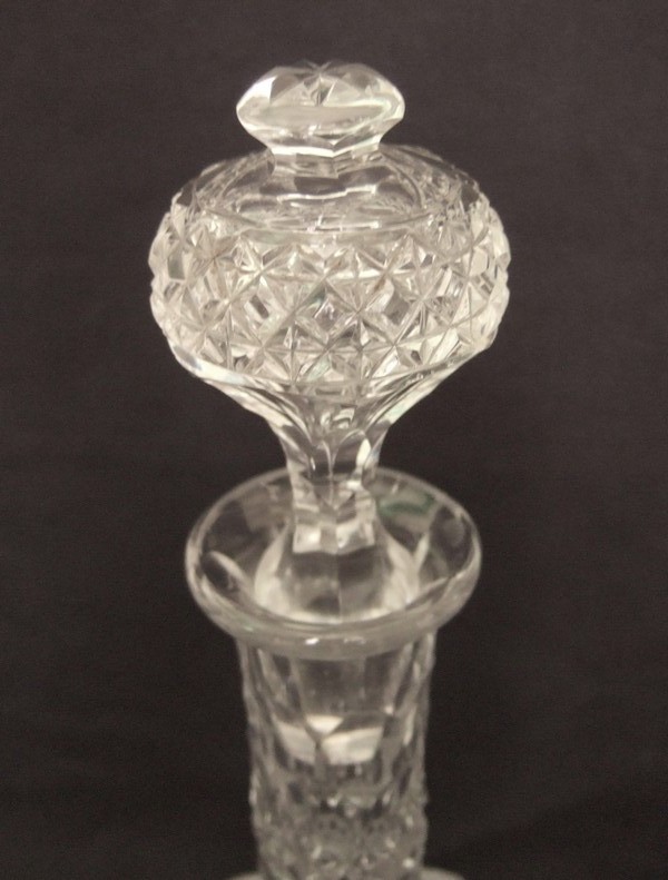 Carafe en cristal de Baccarat, étiquette papier, qualité musée