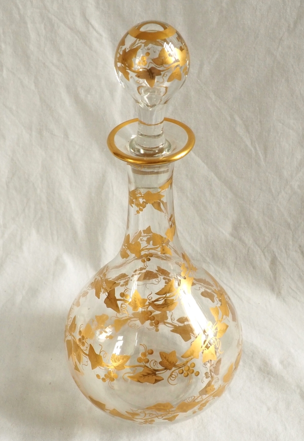 Carafe à vin en cristal de Baccarat, décor de lierre à l'or fin, époque Napoléon III
