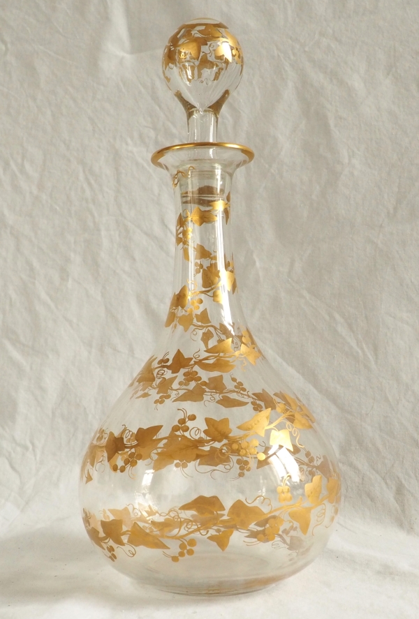 Carafe à vin en cristal de Baccarat, décor de lierre à l'or fin, époque Napoléon III