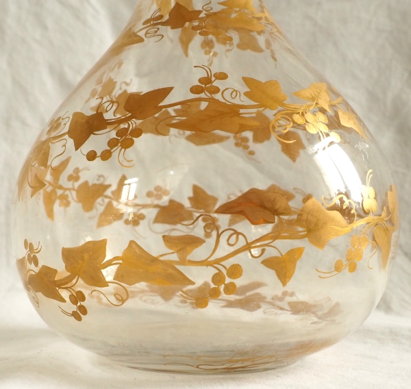 Carafe à vin en cristal de Baccarat, décor de lierre à l'or fin, époque Napoléon III