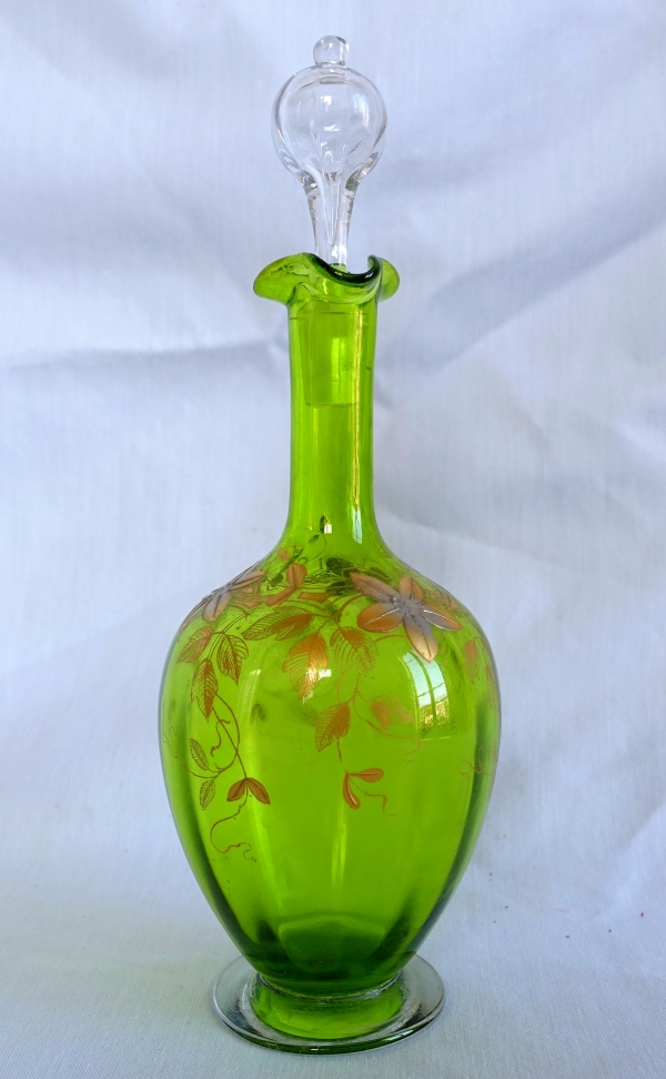 Carafe à liqueur en cristal de Baccarat vert chartreuse, doré et argenté - étiquette Papier