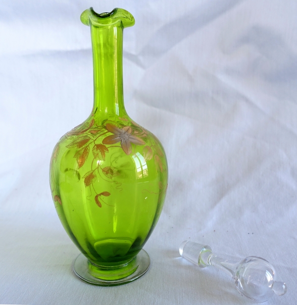 Carafe à liqueur en cristal de Baccarat vert chartreuse, doré et argenté - étiquette Papier