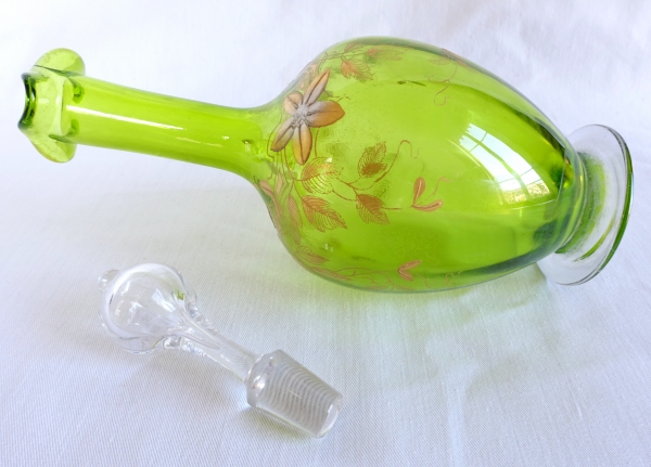 Carafe à liqueur en cristal de Baccarat vert chartreuse, doré et argenté - étiquette Papier