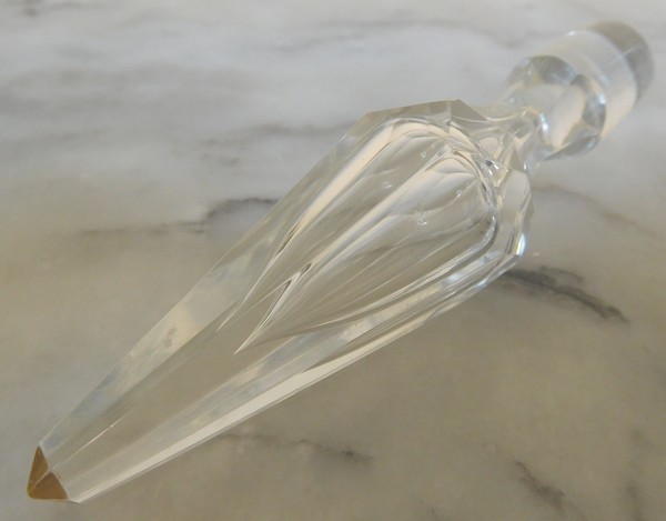 Carafe à liqueur conique en cristal de Saint Louis, modèle gravé effet givré rehaussé à l'or fin