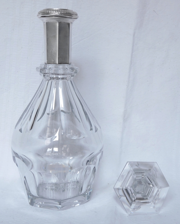 Carafe en cristal de Baccarat, monture en argent massif, modèle Harcourt, poinçon Minerve, par Olier Caron