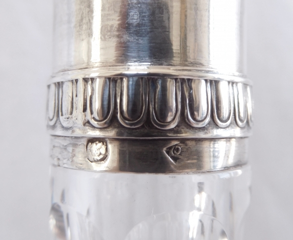 Carafe à liqueur en cristal de Baccarat, modèle Malmaison / Compiègne, monture argent massif - poinçon Minerve