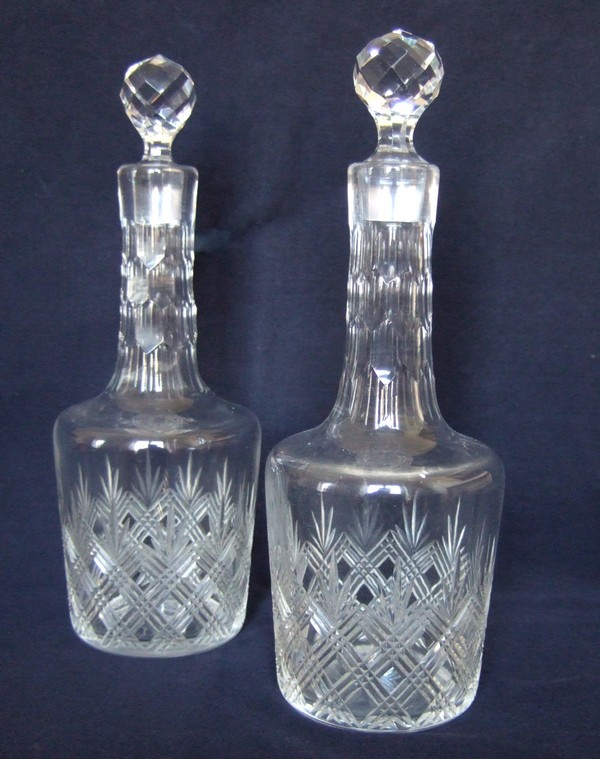 Rare carafe à liqueur en cristal de Baccarat taillé