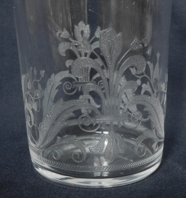 Carafe à liqueur en cristal de Baccarat, modèle à fleurs de lys, gravure 6759