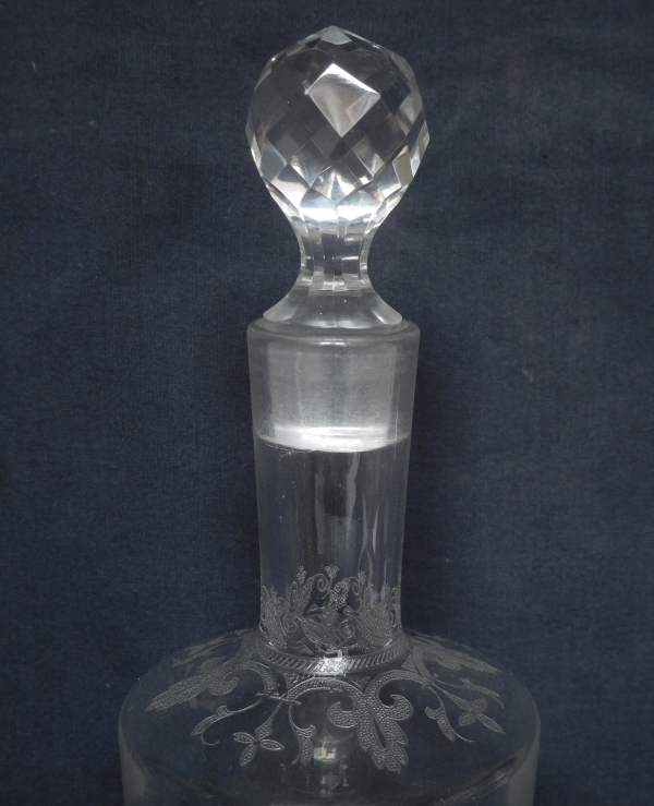 Carafe à liqueur en cristal de Baccarat, modèle à fleurs de lys, gravure 6759