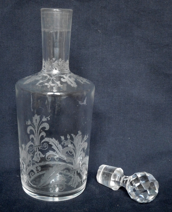Carafe à liqueur en cristal de Baccarat, modèle à fleurs de lys, gravure 6759